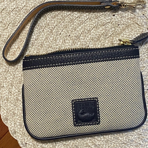 NWOT Dooney & Bourke  wristlet - Picture 11 of 11